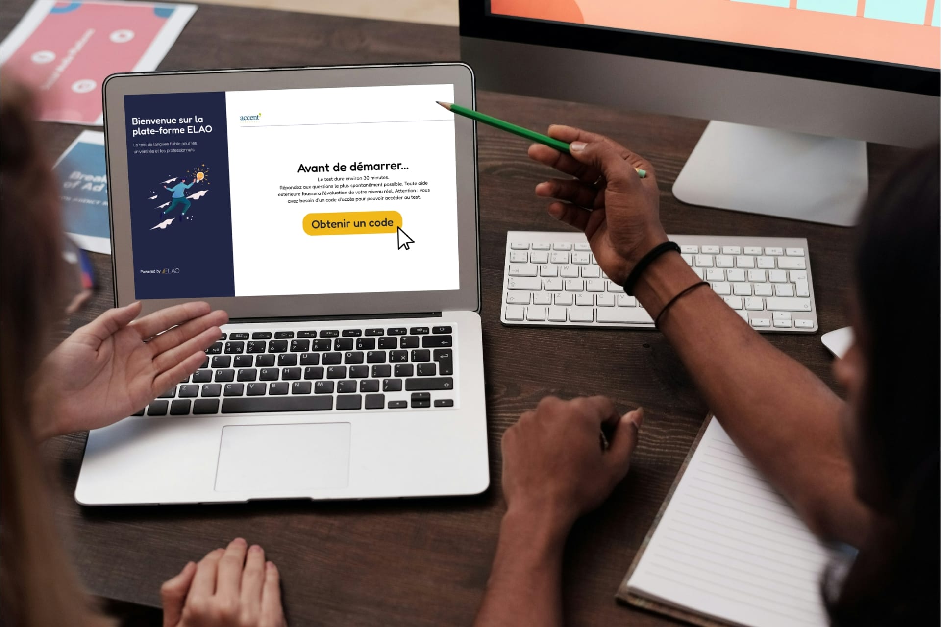 L'équipe pédagogique d'ELAO discute du test.